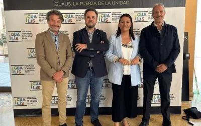 El presidente de CAAAD Pedro Ugarte Vera, asiste acompañado de miembros de la junta directiva a la presentación institucional de IGUALIS ANDALUCÍA, primera representación autonómica de IGUALIS