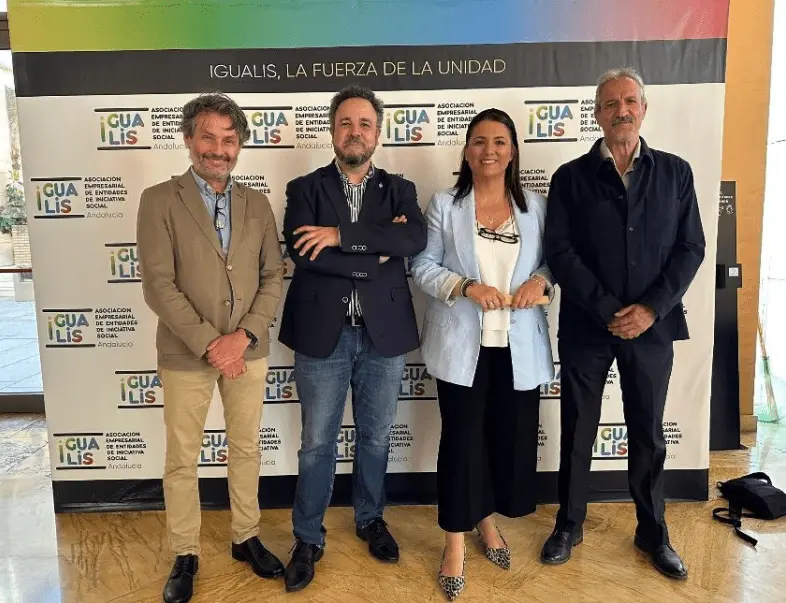 El presidente de CAAAD Pedro Ugarte Vera, asiste acompañado de miembros de la junta directiva a la presentación institucional de IGUALIS ANDALUCÍA, primera representación autonómica de IGUALIS